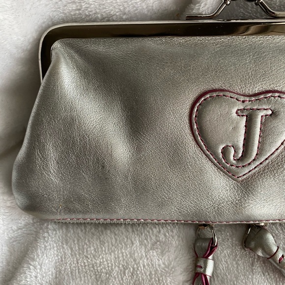 Vintage Y2K Juicy Couture Chic Silver Bow Tie Leather Clutch Wallet EUC - Picture 6 of 14